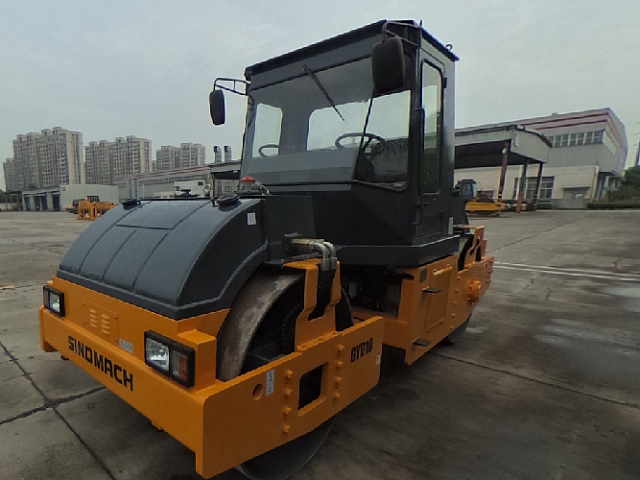 Однобарабанный вибрационный каток GYD102